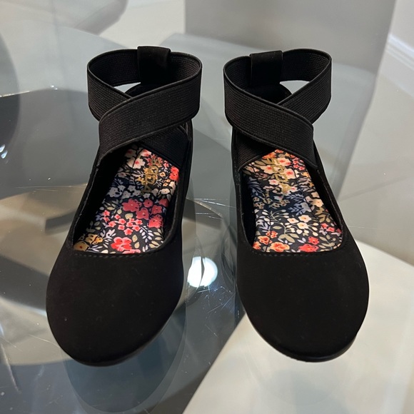 NIB Soda black suede toddler shoes size 9 - Picture 2 of 7